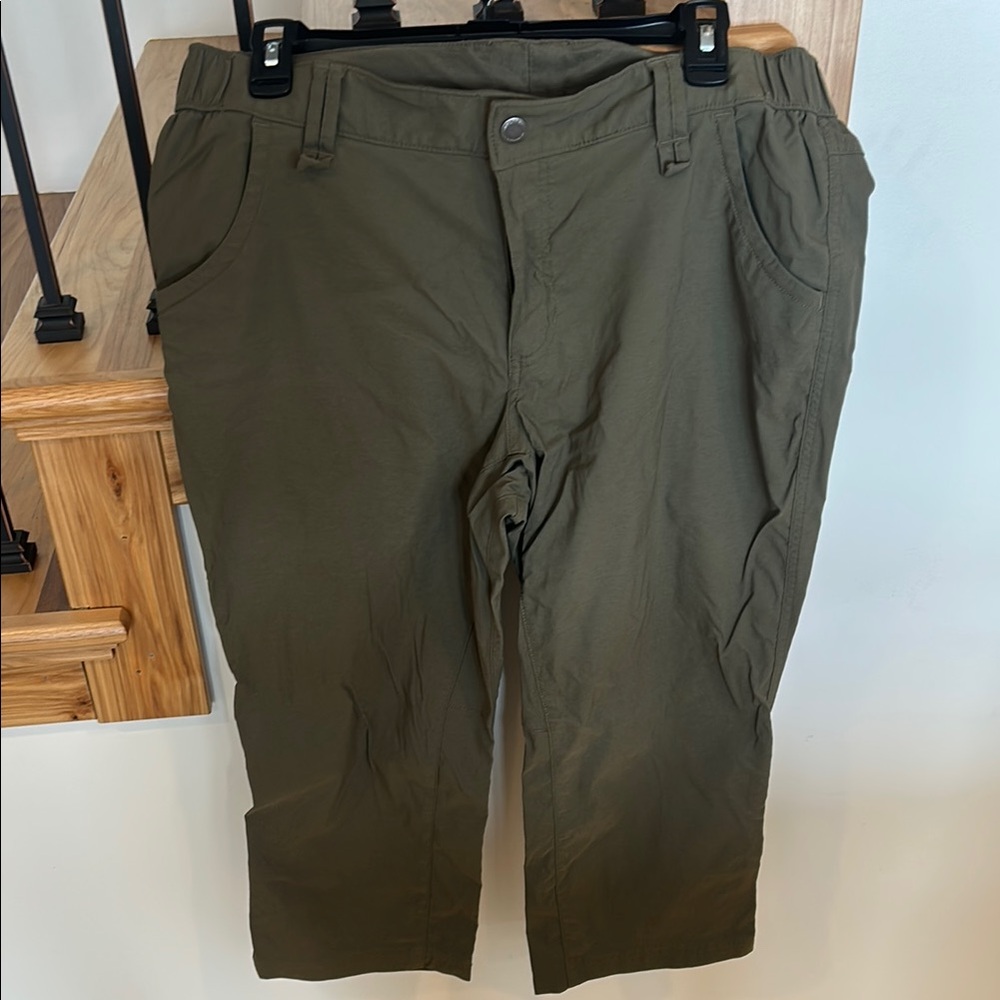 Duluth Trading Olive Green Capris